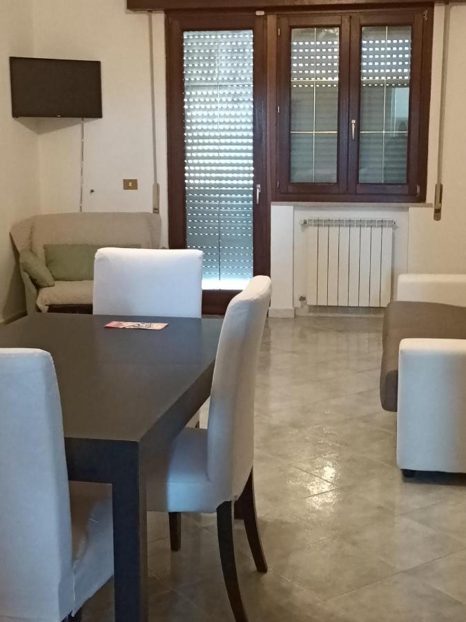 King Suite - Intera Suite Vicino Aeroporto E Fiera Di Roma Fiumicino Exterior foto
