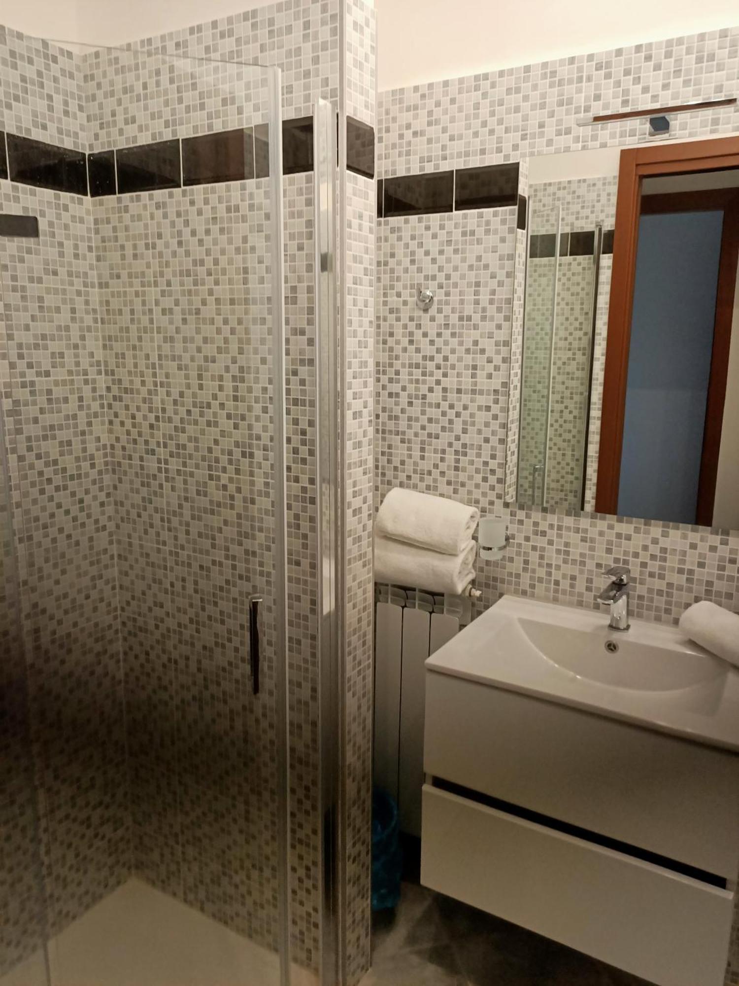 King Suite - Intera Suite Vicino Aeroporto E Fiera Di Roma Fiumicino Exterior foto